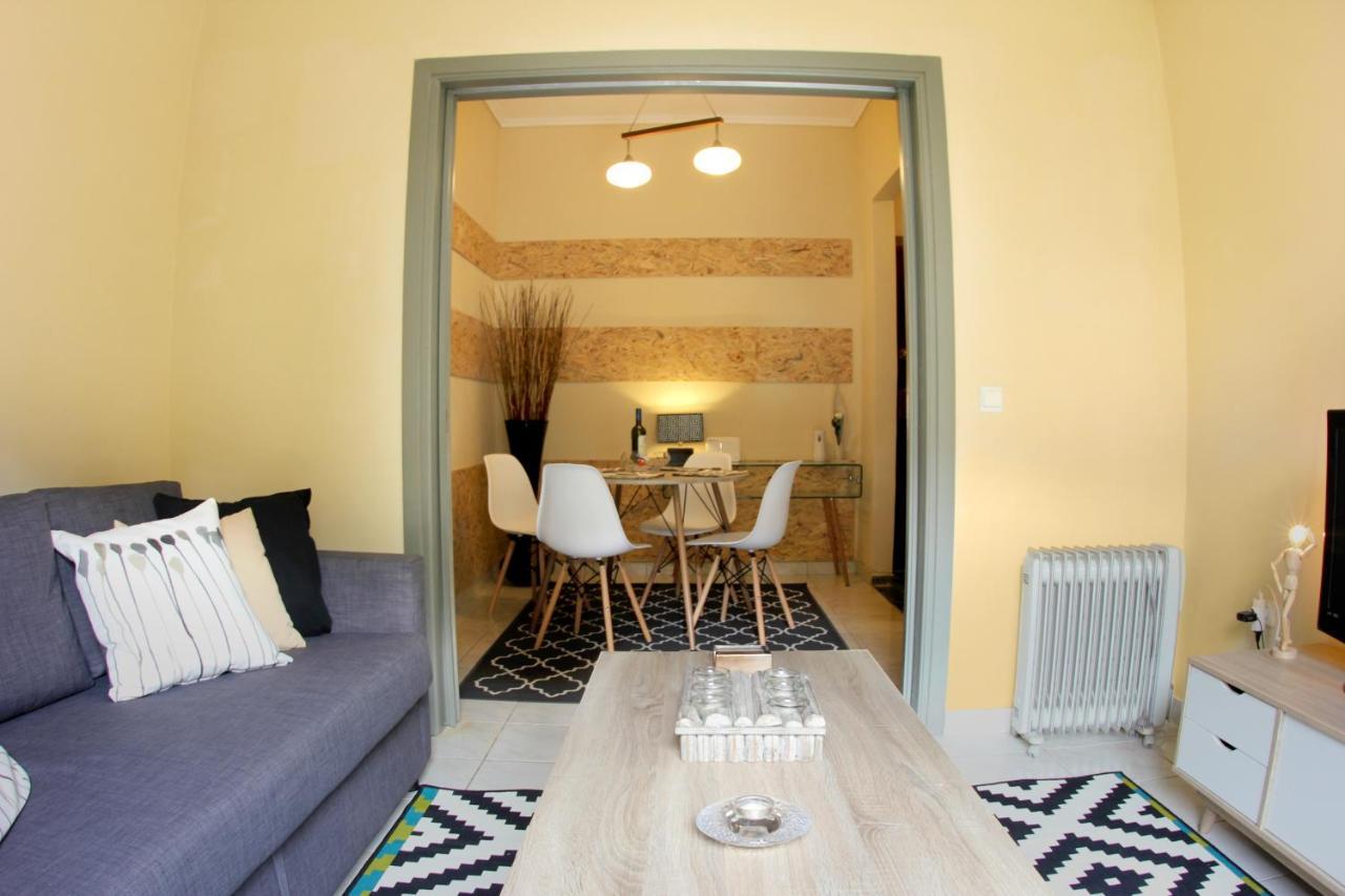 Stylish City Center Garden Apartment เอเธนส์ ภายนอก รูปภาพ