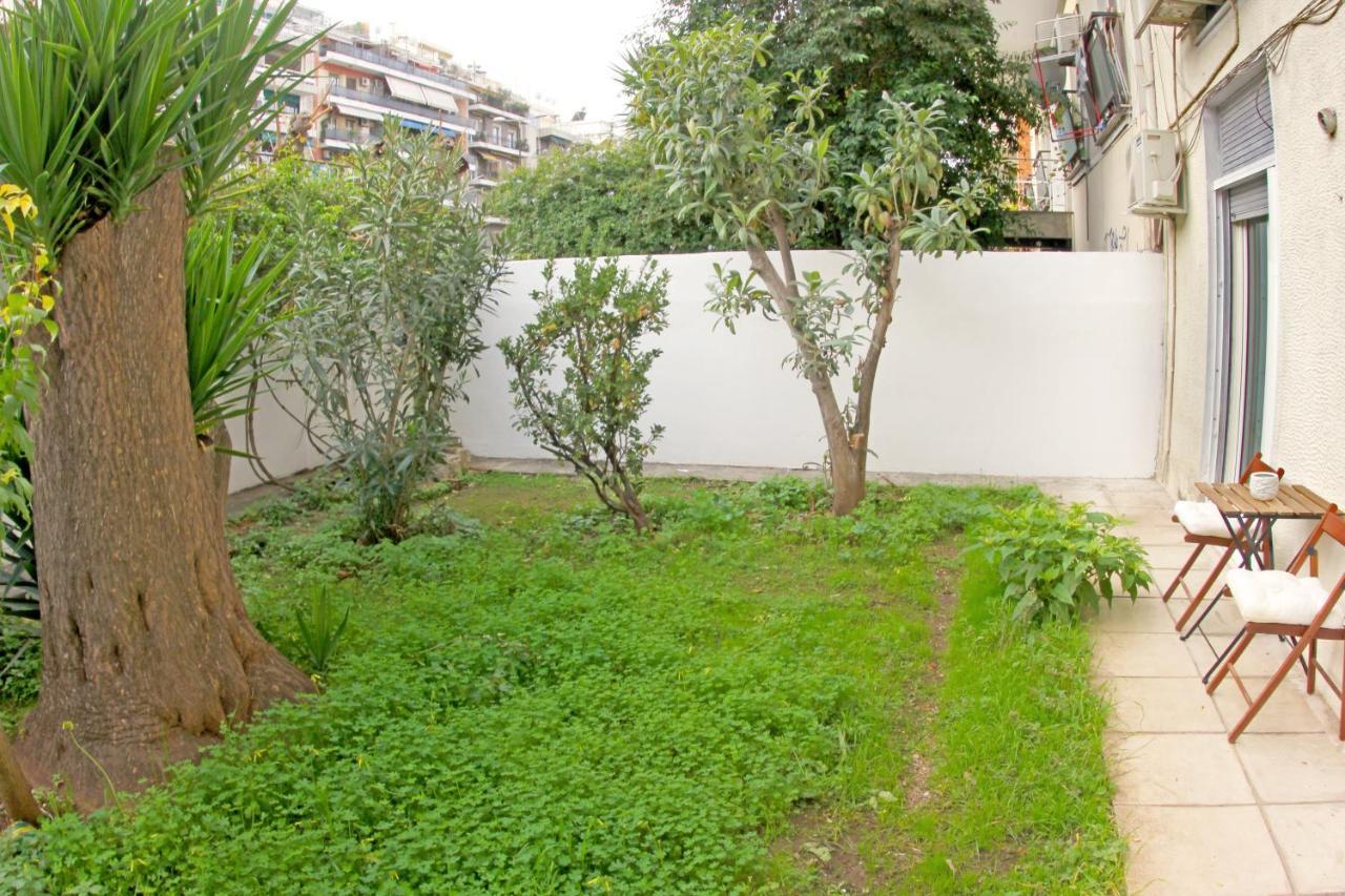 Stylish City Center Garden Apartment เอเธนส์ ภายนอก รูปภาพ