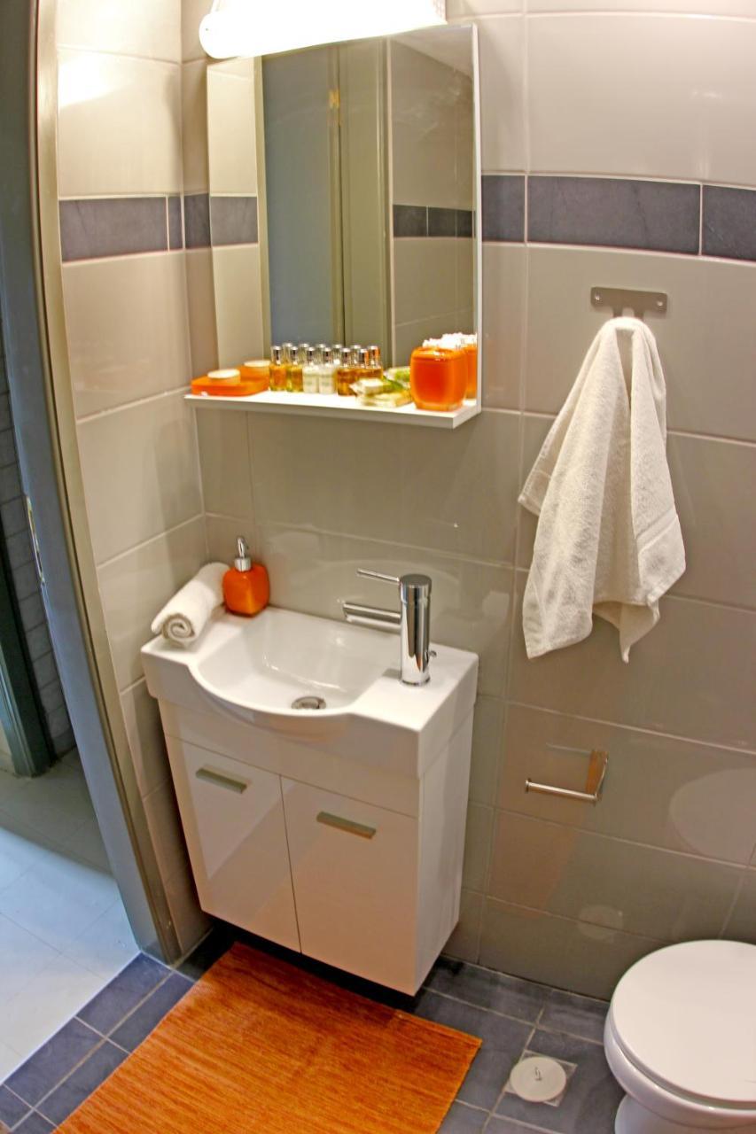 Stylish City Center Garden Apartment เอเธนส์ ภายนอก รูปภาพ