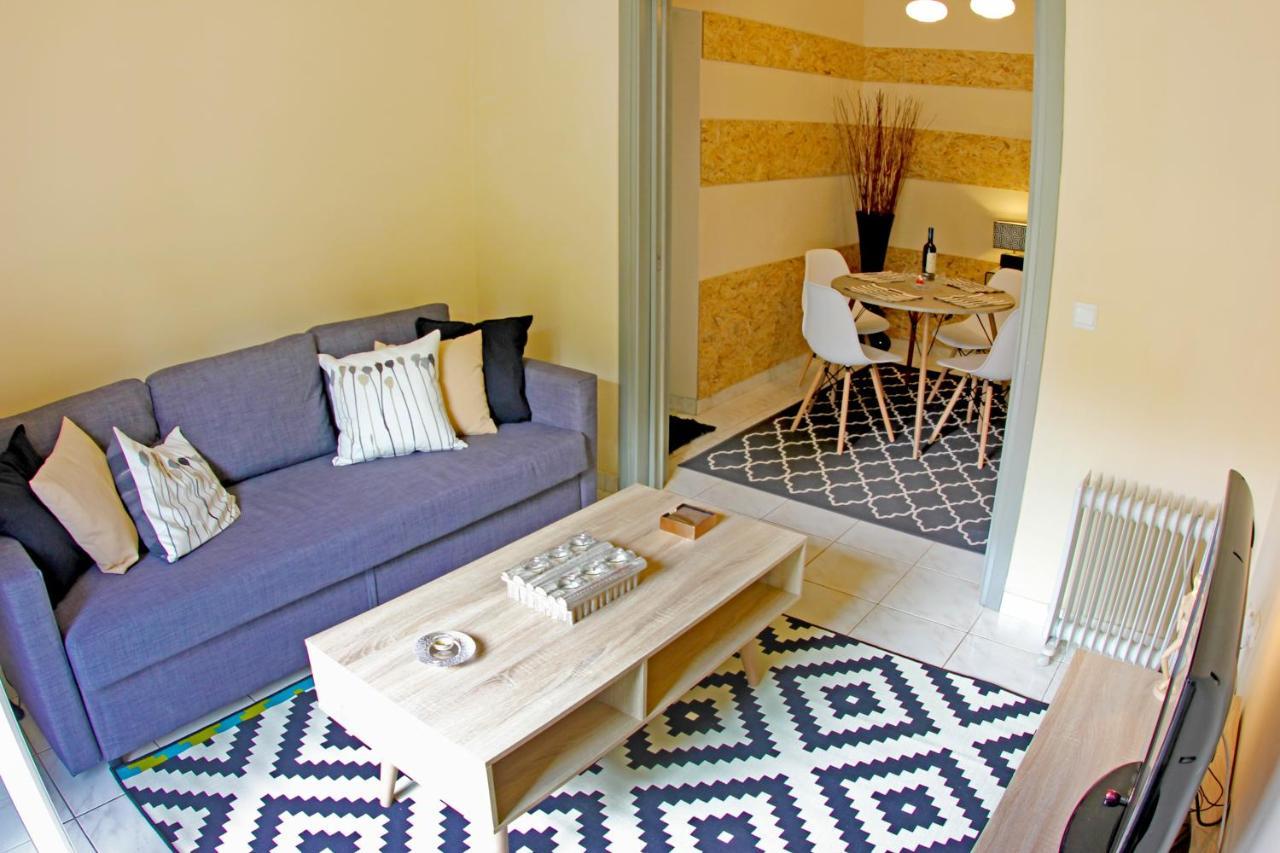 Stylish City Center Garden Apartment เอเธนส์ ภายนอก รูปภาพ